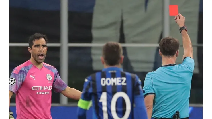 Ex DT de Alexis le presta el ropero completo a Claudio Bravo