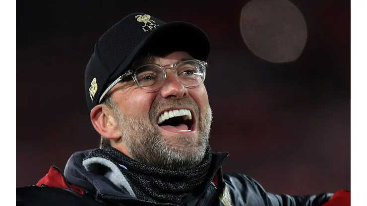 Jürgen Klopp es un loco lindo y lanzó un quequito camuflado a Claudio Bravo