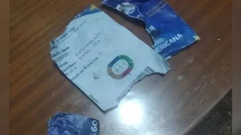 El mejor amigo del hombre: Perro come entrada de la final