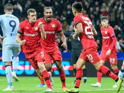 Bayer derrota al Atlético Madrid con Aránguiz como figura