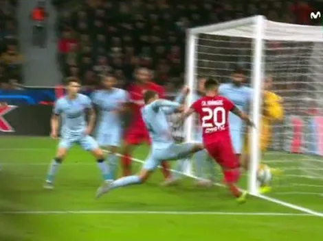 Patriada de Charles Aránguiz le da la ventaja parcial al Leverkusen