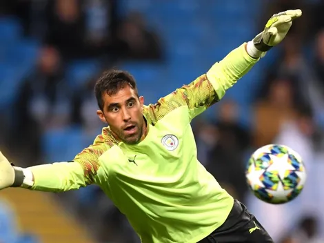 Man City va por la clasificación anticipada y dedicada a Bravo