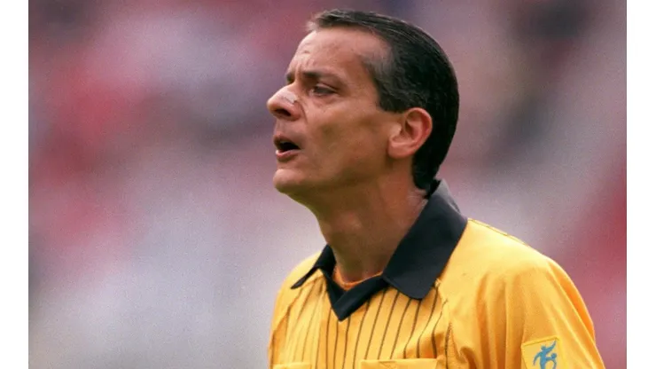 Javier Castrilli en su época de árbitro.