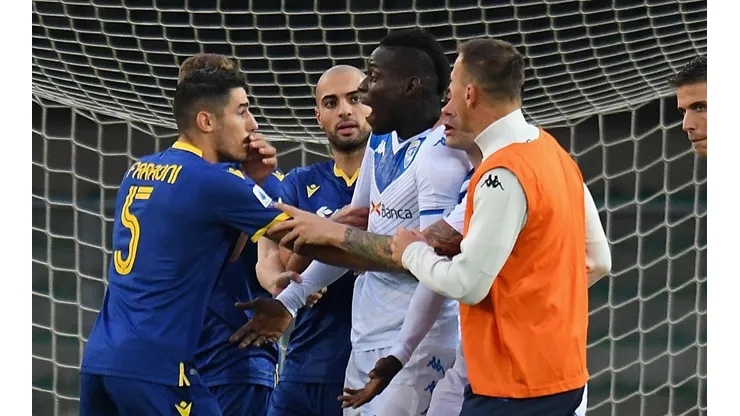Balotelli amenazó con irse de la cancha