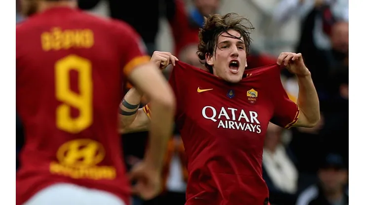 Zaniolo marcó un golazo con la Roma.