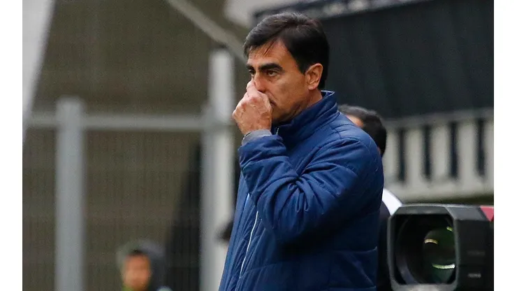 Quinteros no considera viable la final de la Copa Libertadores en Santiago.