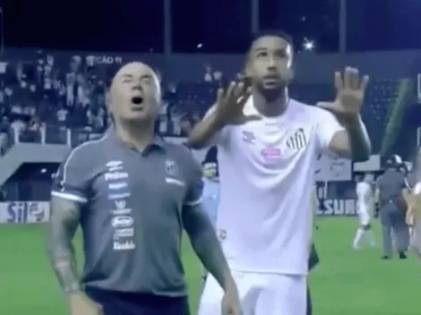 Sampaoli se agarra con un hincha y hasta le ofrece combos en Brasil