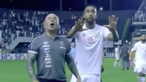 Jorge Sampaoli se agarra con un hincha y hasta le ofrece combos en Brasil