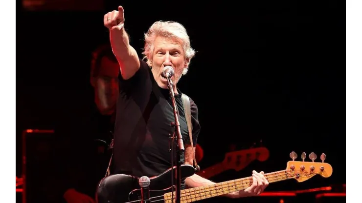 Roger Waters se suma en "solitaria solidaridad" al caceroleo por Chile