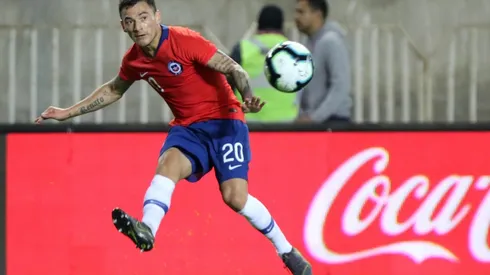 Charles Aránguiz, firme junto al pueblo.