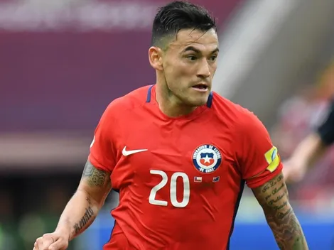 Charles Aránguiz no es partidario de jugar ante Bolivia