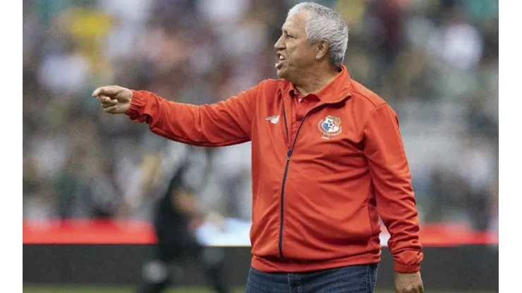 Le prestan ropa al Tolo Gallego y sigue al mando de la selección de Panamá