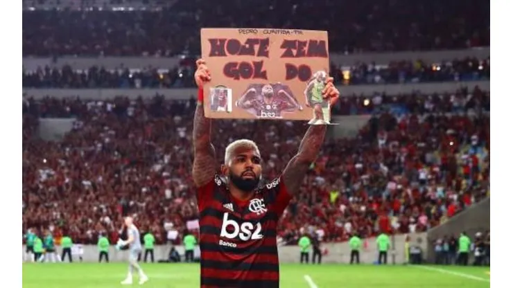 El ariete lució un letrero con la frase "Hoy hay gol de Gabigol"