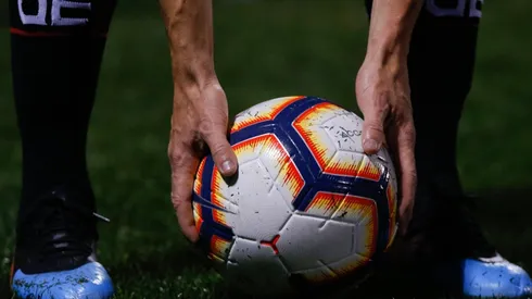 El balón deberá esperar para rodar en el fútbol chileno.