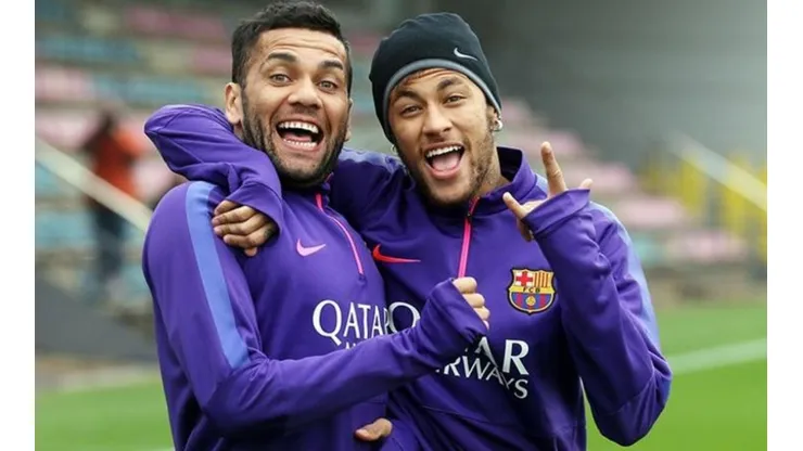 Dani Alves confiesa que reta a Neymar como si fuera su hijo