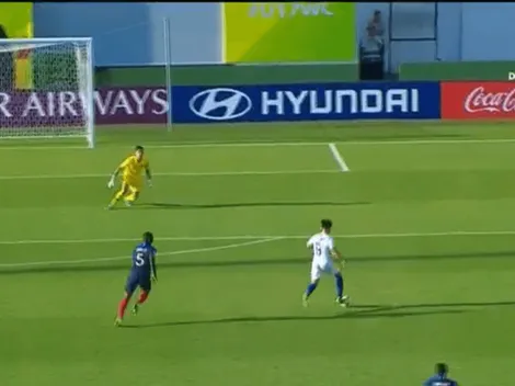 El palo de Alexander Aravena que casi abre la cuenta