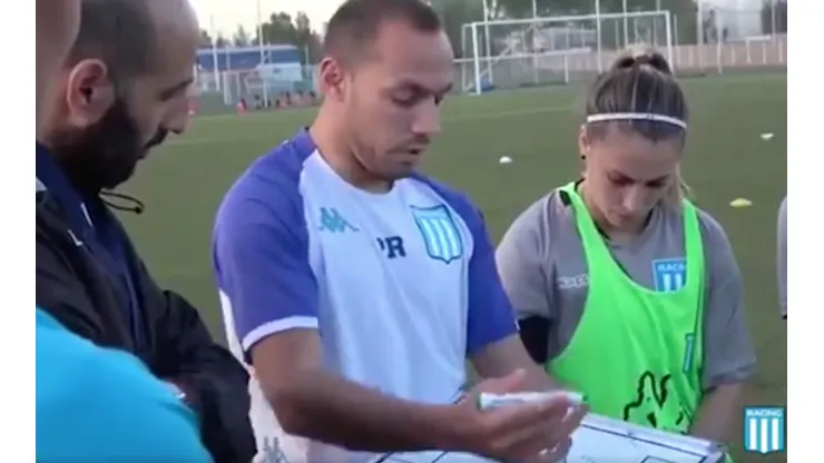 Díaz imparte una charla para las mujeres de Racing