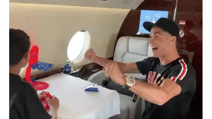CR7 celebra ante su hijo