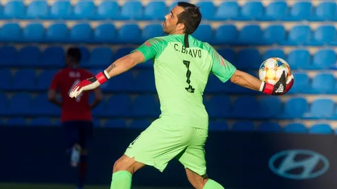 El guardameta de La Roja aplaudió a los manifestantes.