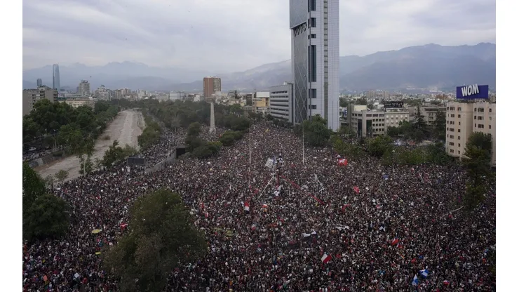 Chile protesta en multitud y paz hasta ahora.