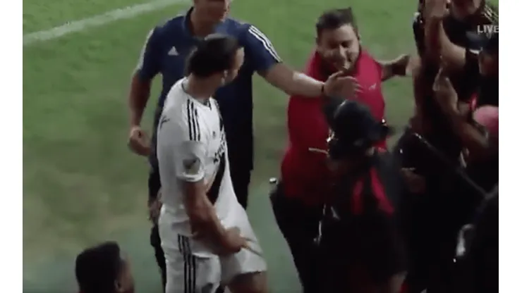 A Zlatan se le salió la cadena