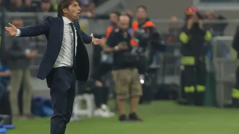 Conte se lamenta por la lesión del chileno.