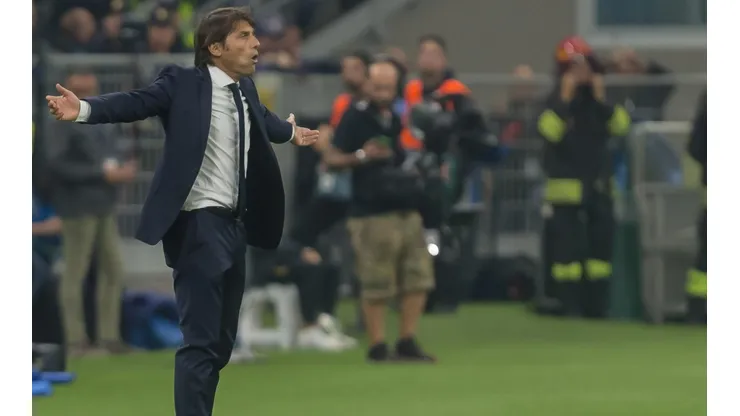 Conte se lamenta por la lesión del chileno.