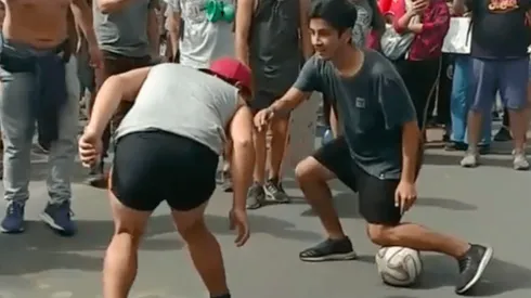 Freestyler lleva su talento hasta Plaza Italia y se une a las manifestaciones