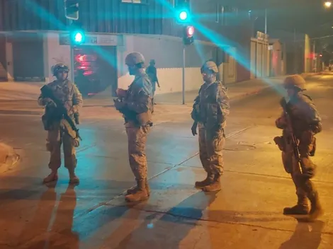 ¿Cuál es el horario para el toque de queda en Santiago?