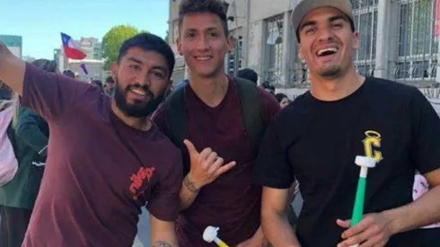 Jugadores de la Universidad de Concepción se cuadran y salen a marchar junto a miles de chilenos