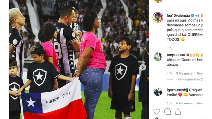 Leo Valencia aparece con bandera chilena en pleno partido: "Somos un pueblo que quiere crecer y avanzar con igualdad"