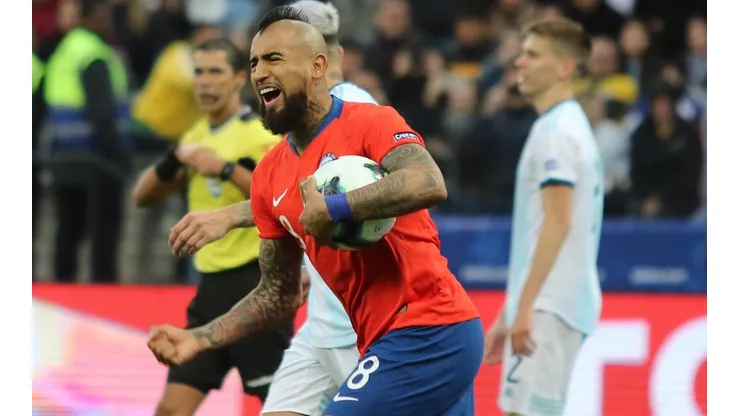 Arturo Vidal encara a las autoridades: "No más abusos, diálogo ahora"