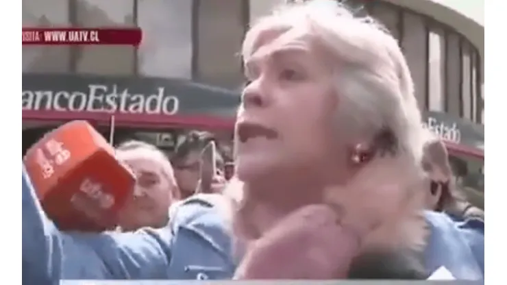 Mujer desata toda su ira contra las injusticias sociales
