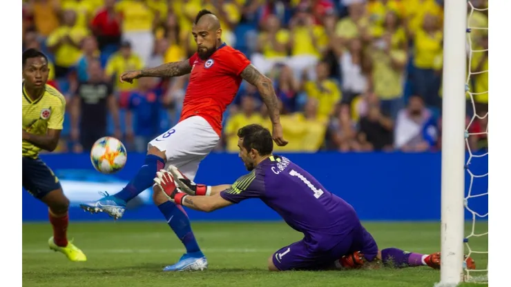 Claudio Bravo y Arturo Vidal sacan la cara por los chilenos en una nueva semana de Champions League