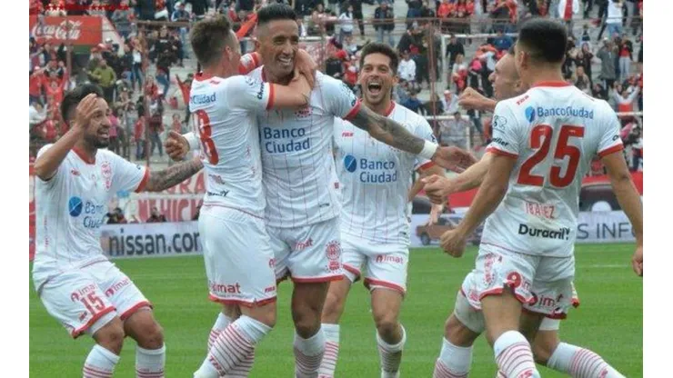 Lucas Barrios liquida al San Lorenzo de Juan Antonio Pizzi en Argentina