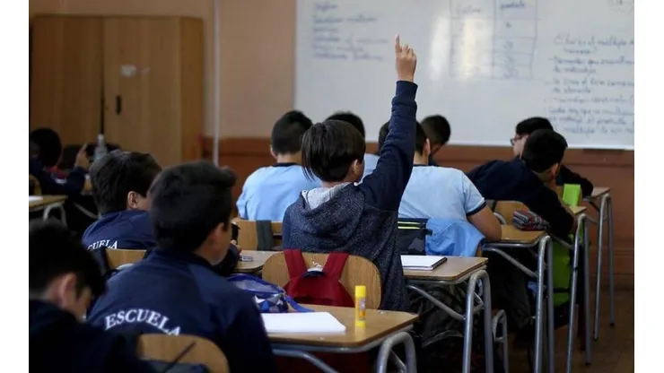 Clases suspendidas en 43 de las 52 comunas de la Región Metropolitana.