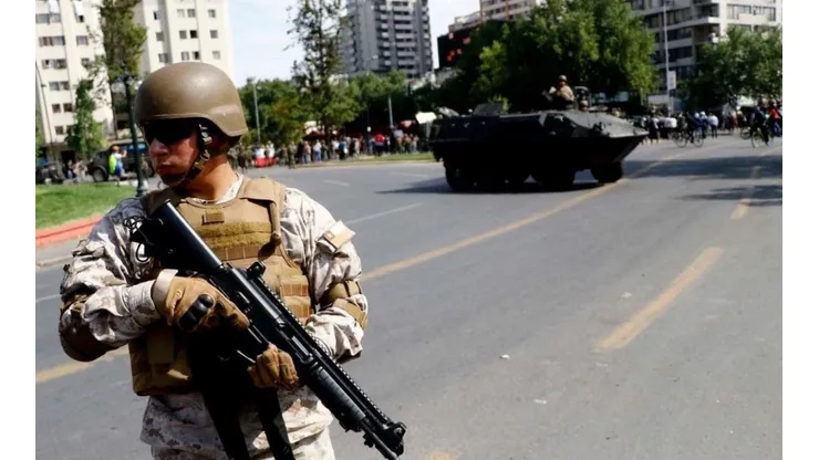 Militares armados en Santiago.