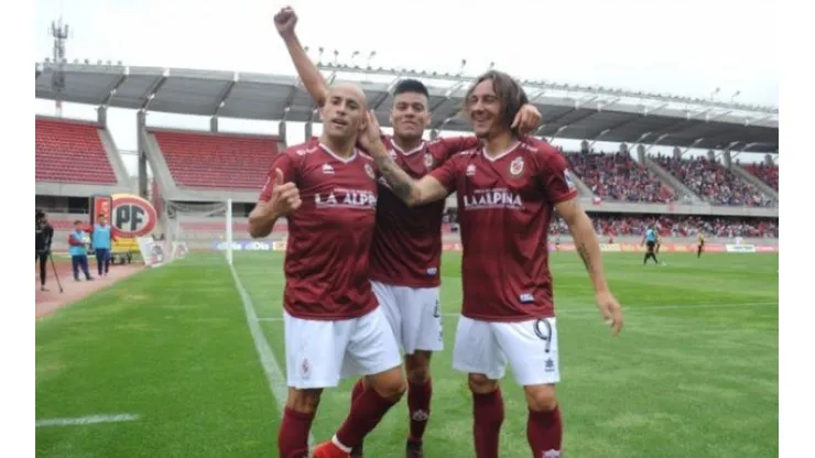 La Serena gana gusta y golea