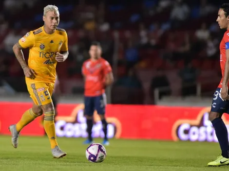 Eduardo Vargas anota dos goles a un equipo que estuvo 4 minutos parado en la cancha en protesta