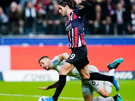 Leverkusen es goleado por Frankfurt sin Charles Aránguiz