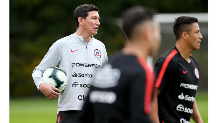 Cristián Leiva al mando de la Roja sub 17.