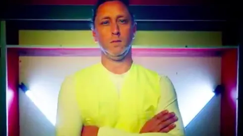 Lucho Mena cambia la camiseta por la chaqueta reflectante para el clásico ante la UC