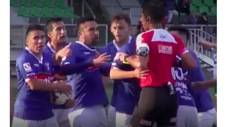 Fernando Meneses recibe cinco fechas de castigo por gritarle "perro CTM" al árbitro
