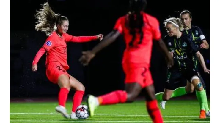 Tiane Endler y PSG se acercan a los cuartos de final de Champions League