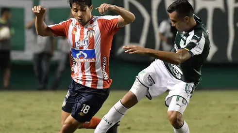 Matías Fernández parará junto con la liga colombiana.