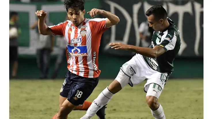 Matías Fernández parará junto con la liga colombiana.