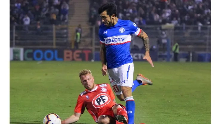 Unión La Calera recibe a Universidad Católica en el estadio Nicolás Chahuán.