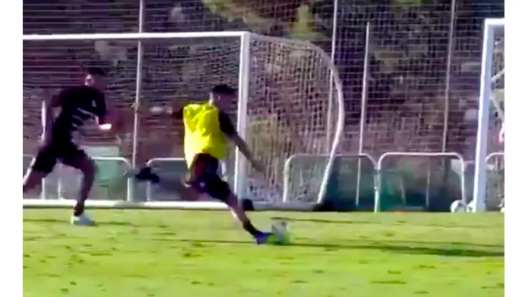 Niklas Castro se saca a tres seleccionados y marca un golazo en práctica de la Roja