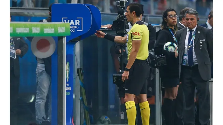 El VAR se implementó en la Copa América.