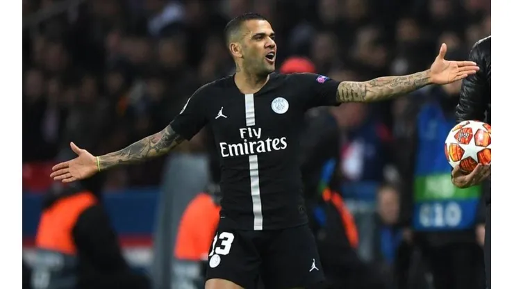 Dani Alves durísimo: "En París son jodidamente racistas"